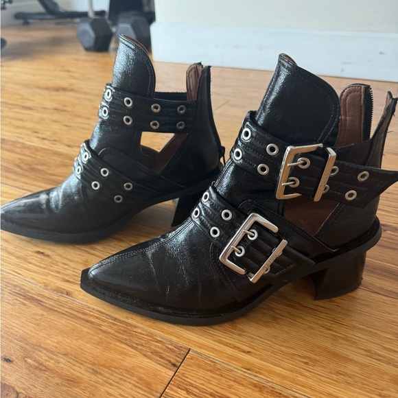 Ganni silver buckle boots. Size 39 - Picture 2 of 5